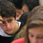 Estudiante ante un examen difícil